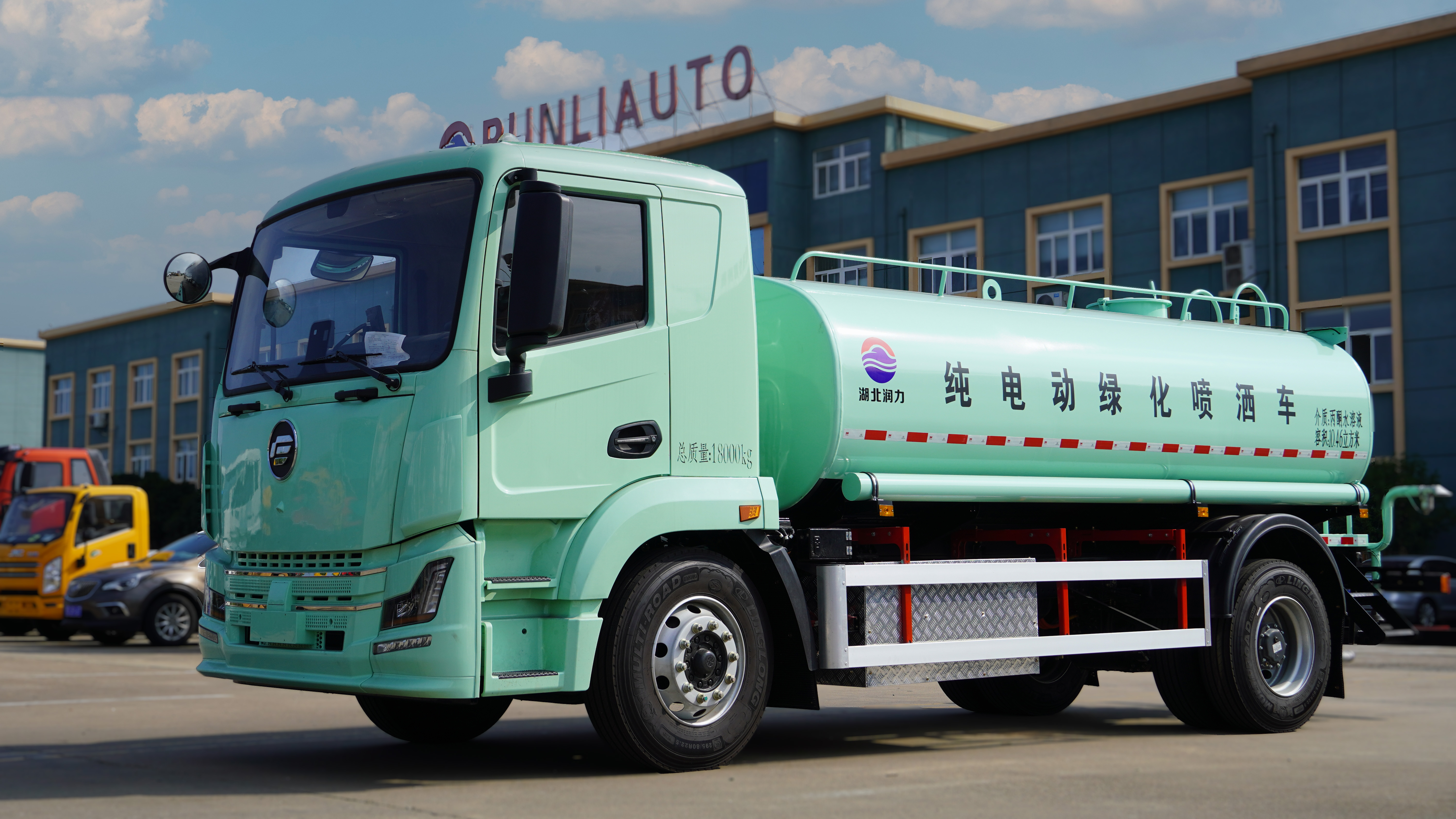 湖北潤力星辰純電動(dòng)綠化噴灑車隆重上市——開啟綠色環(huán)衛(wèi)新時(shí)代